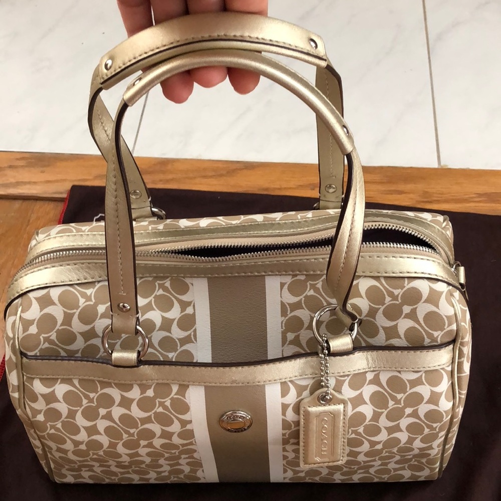 COACH satchel - Picture 4 of 8